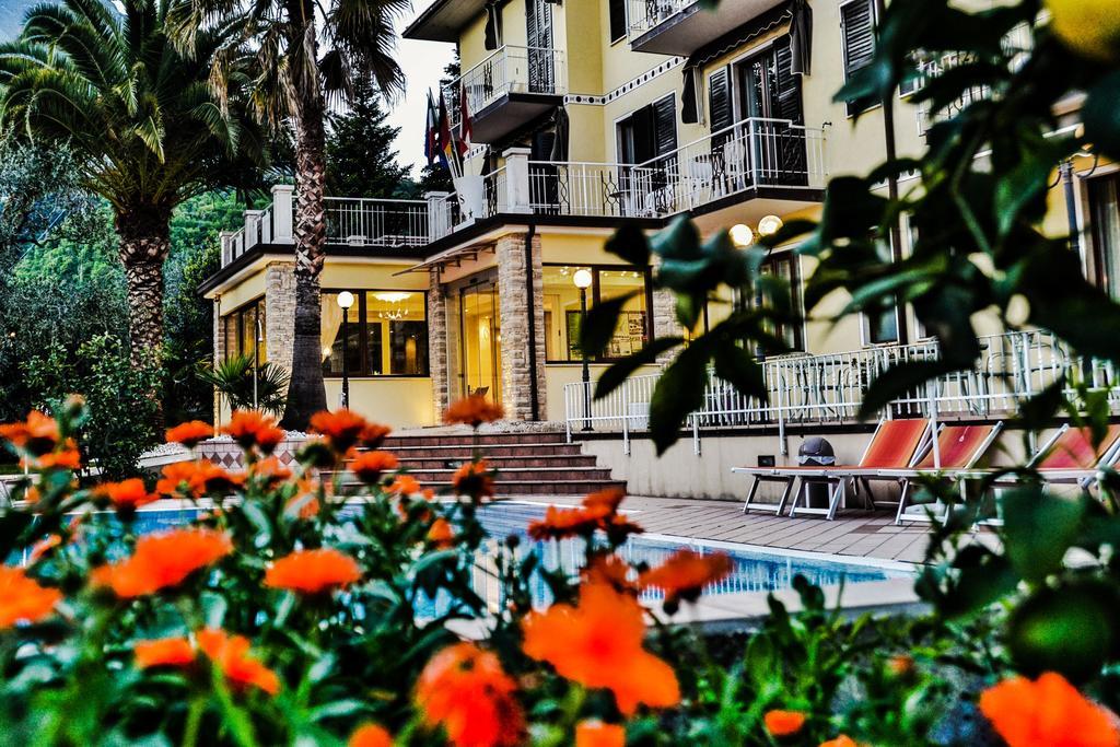 Hotel Sorriso Тосколано-Мадерно Екстер'єр фото