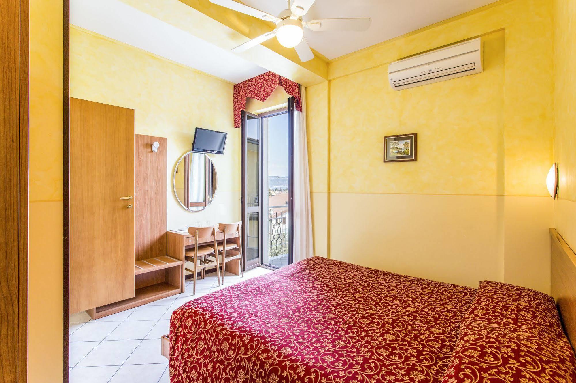 Hotel Sorriso Тосколано-Мадерно Екстер'єр фото