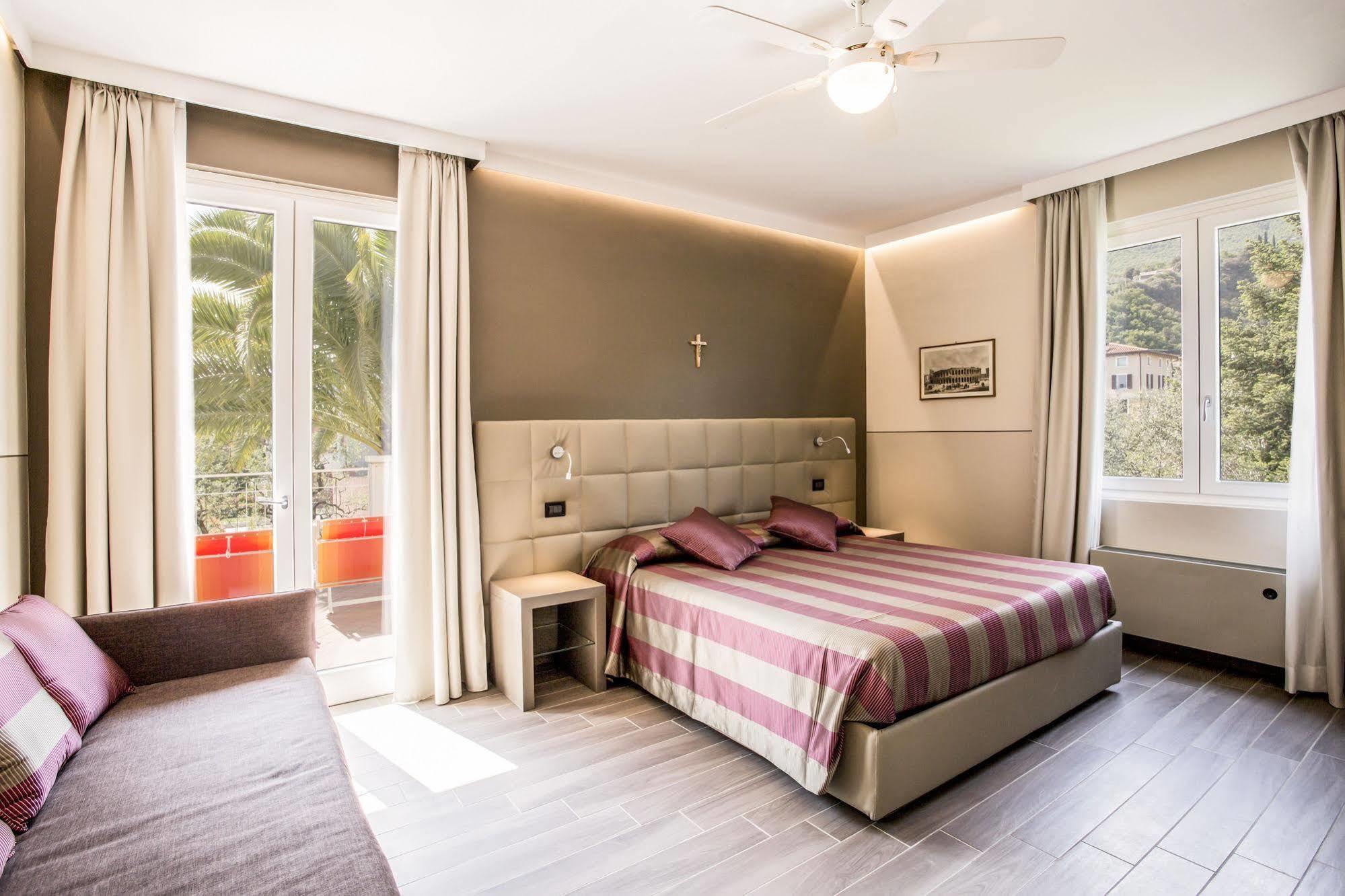 Hotel Sorriso Тосколано-Мадерно Екстер'єр фото